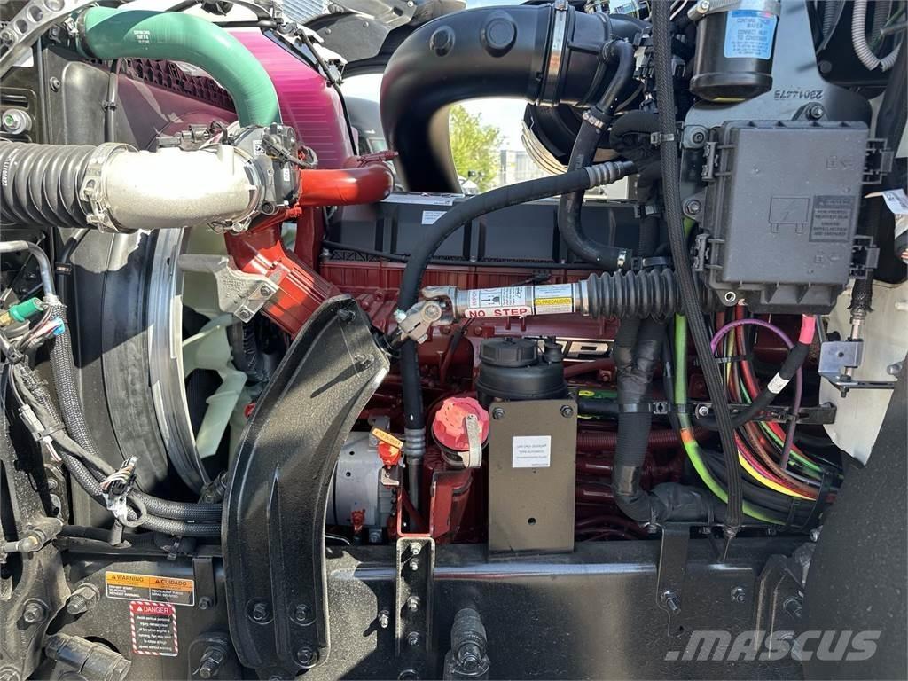 Mack PI64T Trekkers