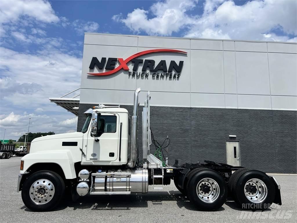 Mack PI64T Trekkers