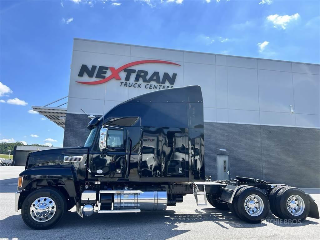 Mack PI64T Trekkers