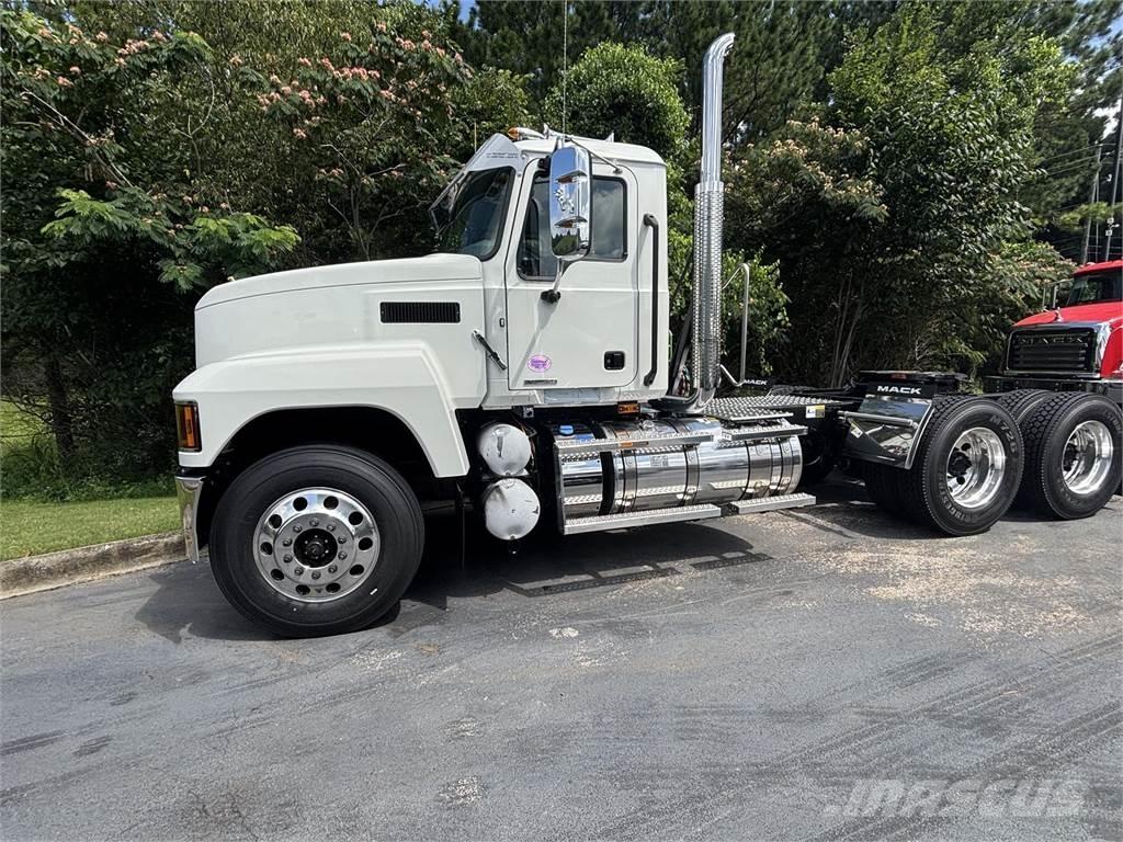 Mack PI64T Trekkers