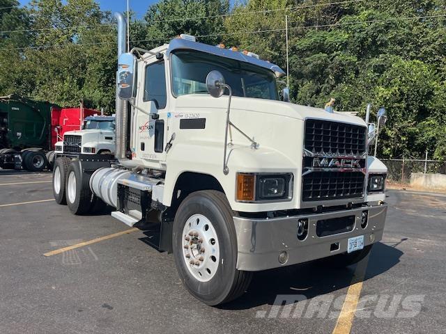 Mack PI64T Trekkers