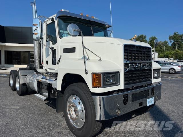 Mack PI64T Trekkers