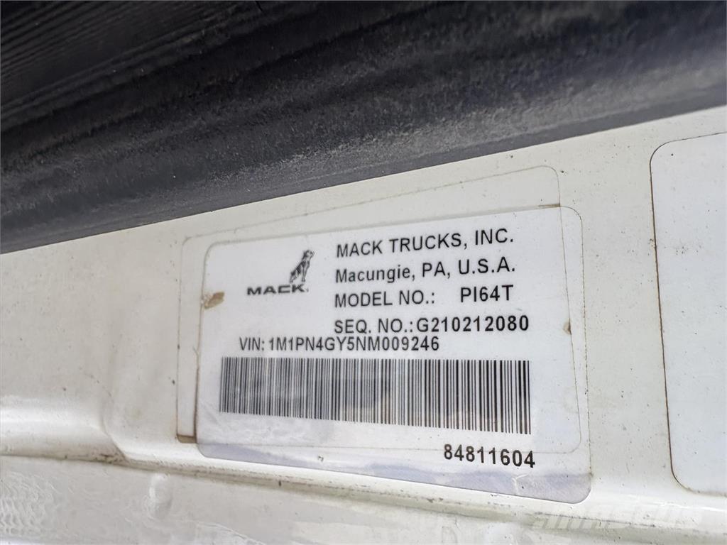 Mack PI64T Trekkers