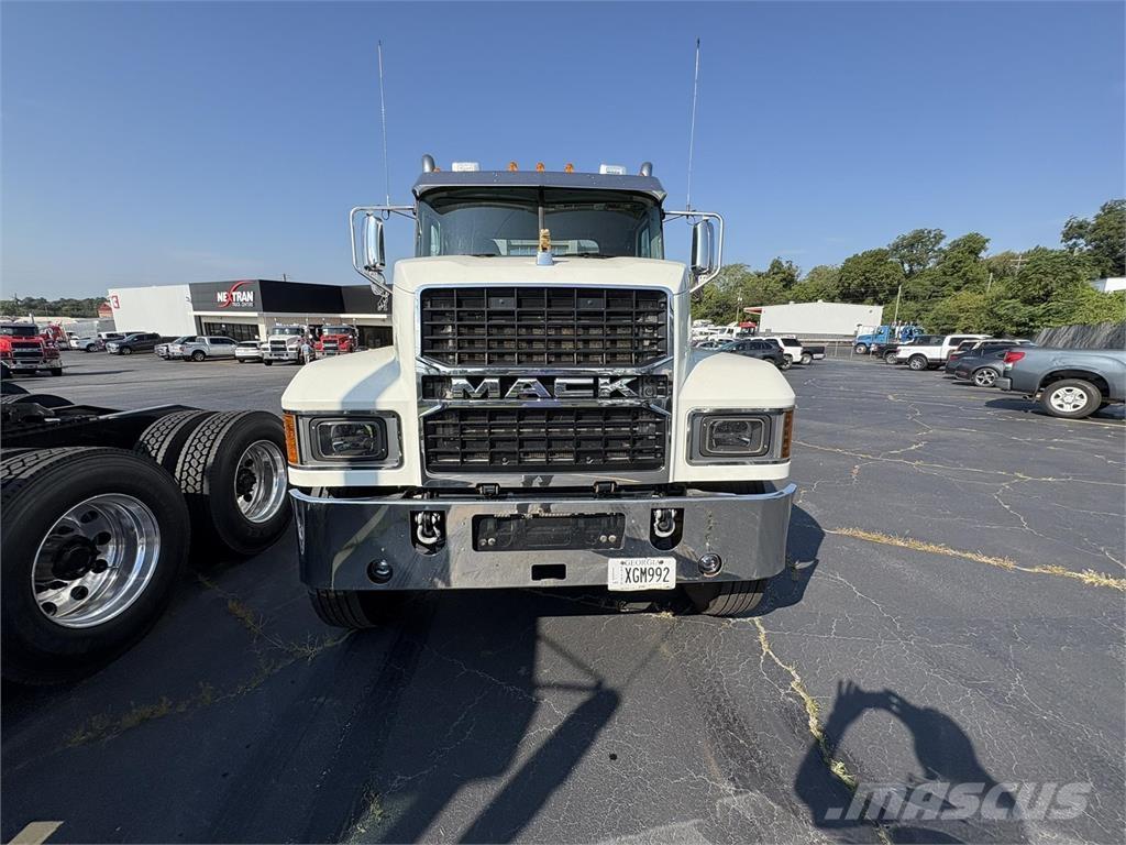 Mack PI64T Trekkers