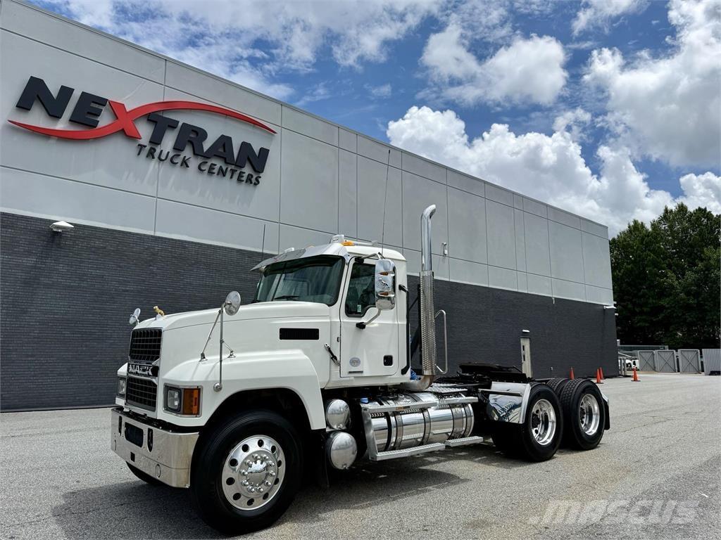 Mack PI64T Trekkers