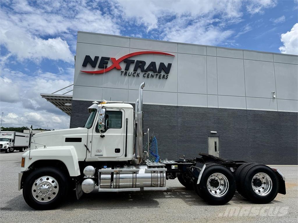 Mack PI64T Trekkers