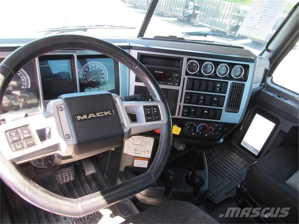 Mack PI64T Trekkers