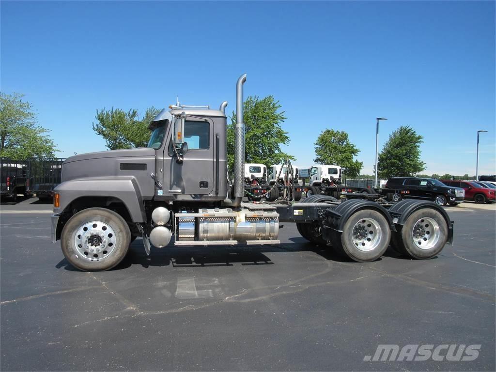 Mack PI64T Trekkers