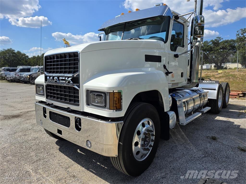 Mack PI64T Trekkers