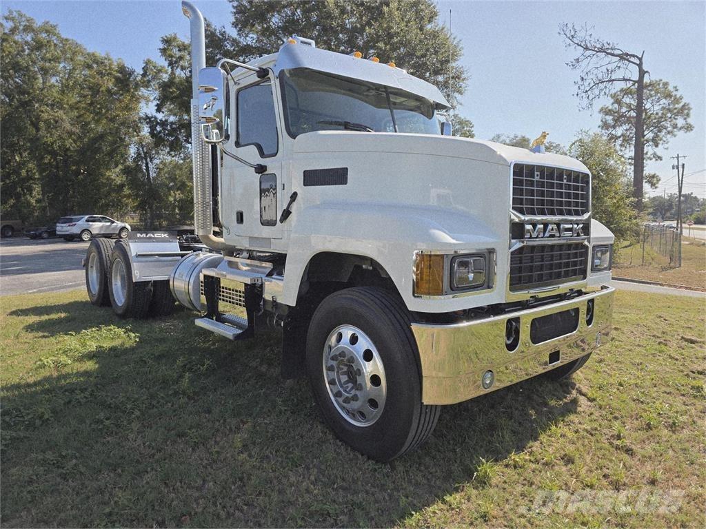 Mack PI64T Trekkers