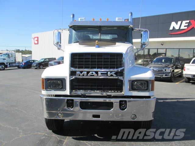 Mack PI64T Trekkers