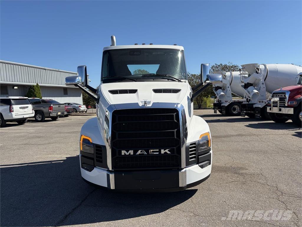 Mack PR64T Trekkers