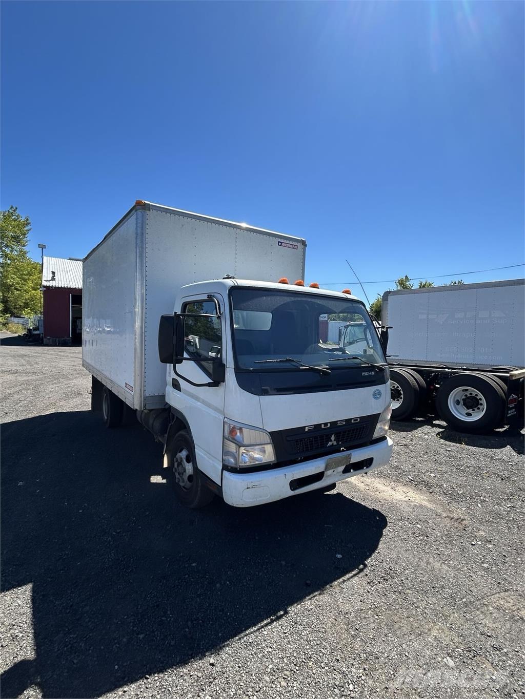 Mitsubishi FUSO FE140 Bakwagens met gesloten opbouw