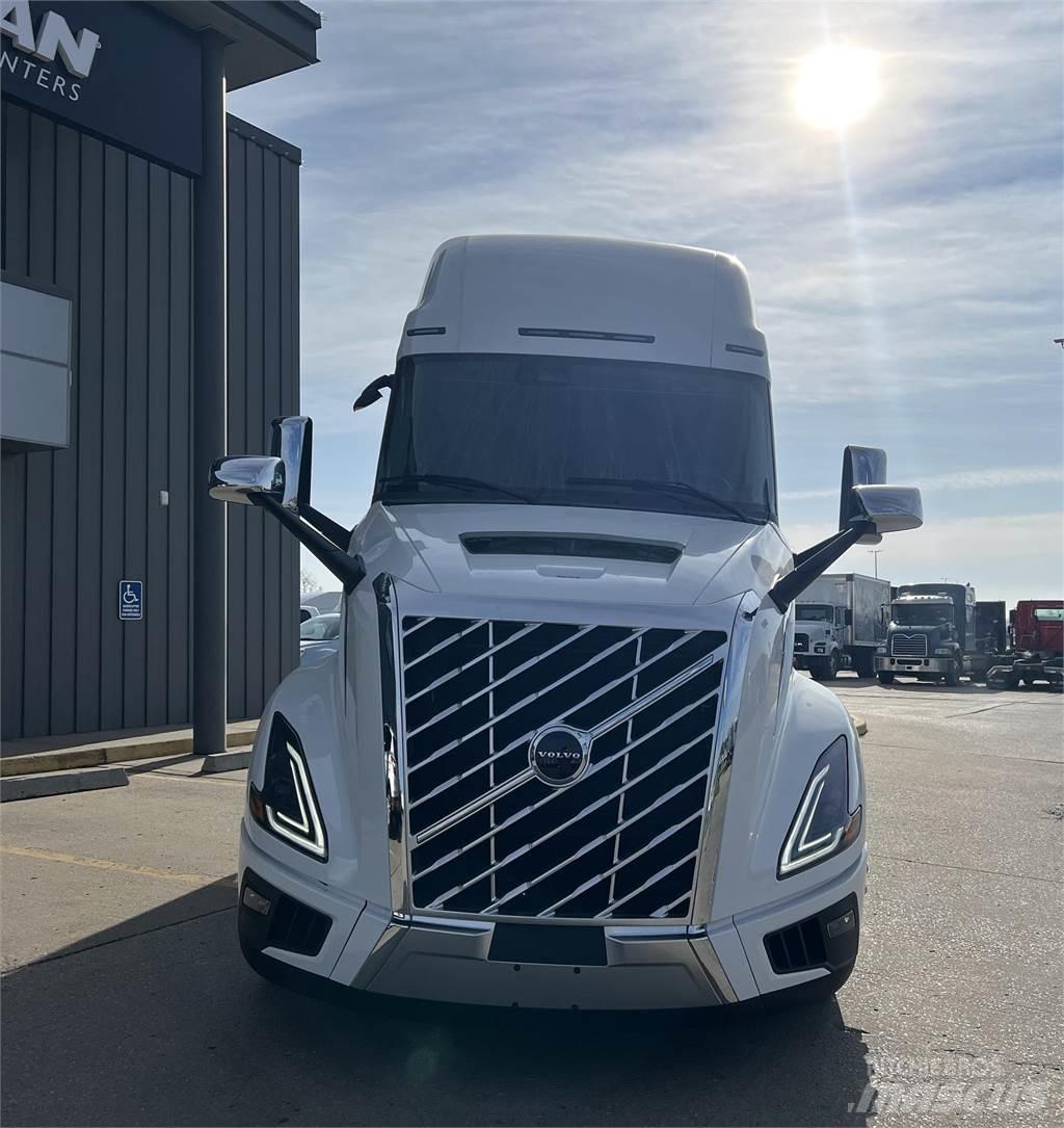 Volvo NEW VNL860 Trekkers