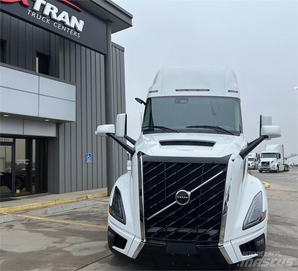 Volvo NEW VNL860 Trekkers