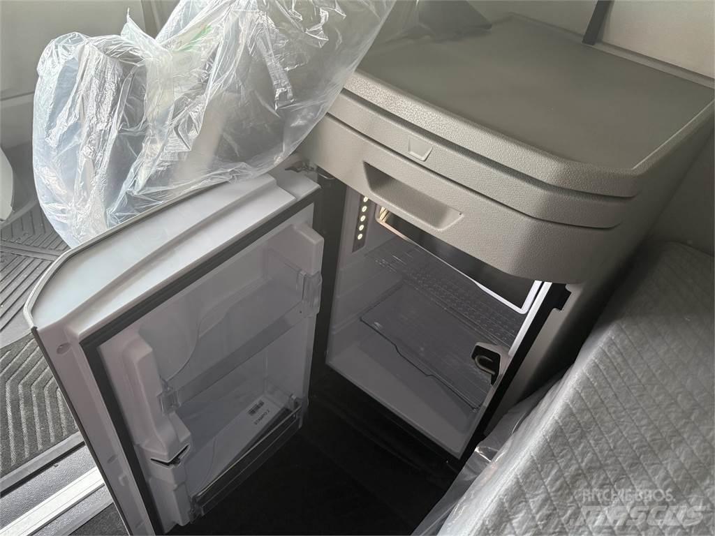 Volvo NEW VNL860 Trekkers