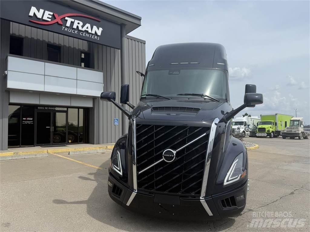 Volvo NEW VNL860 Trekkers