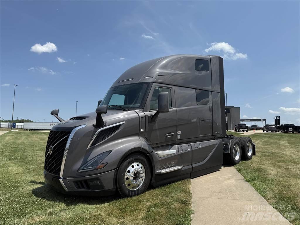 Volvo NEW VNL860 Trekkers