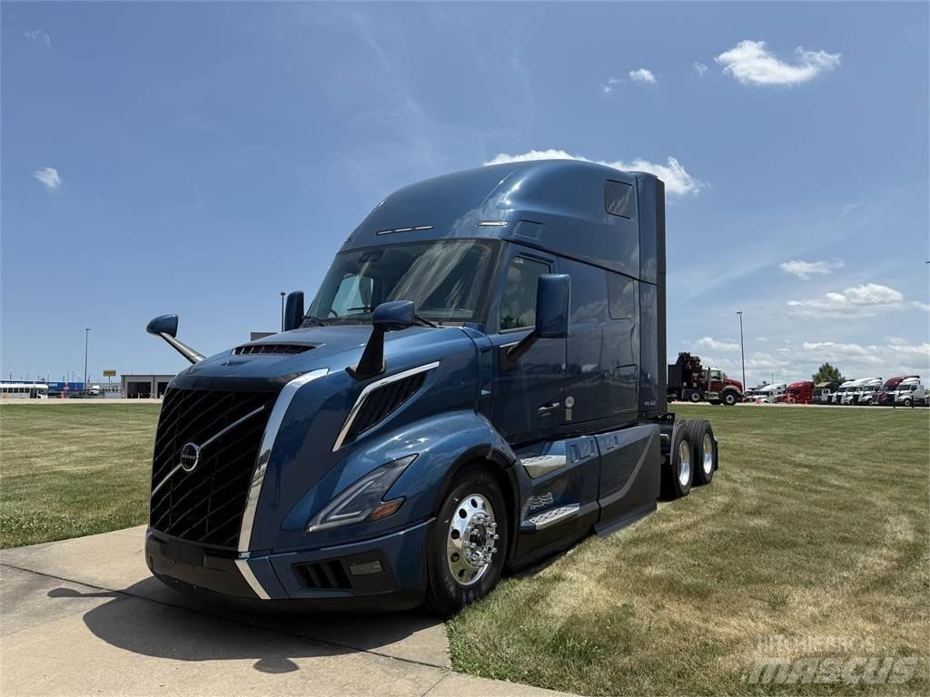 Volvo NEW VNL860 Trekkers