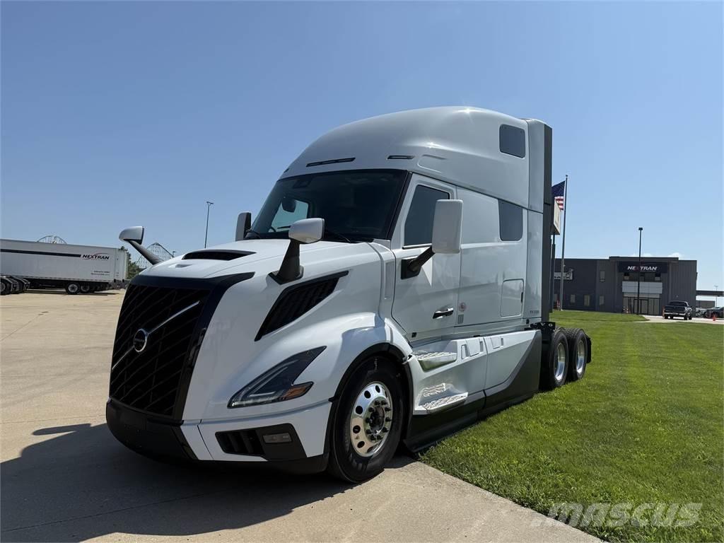 Volvo NEW VNL860 Trekkers