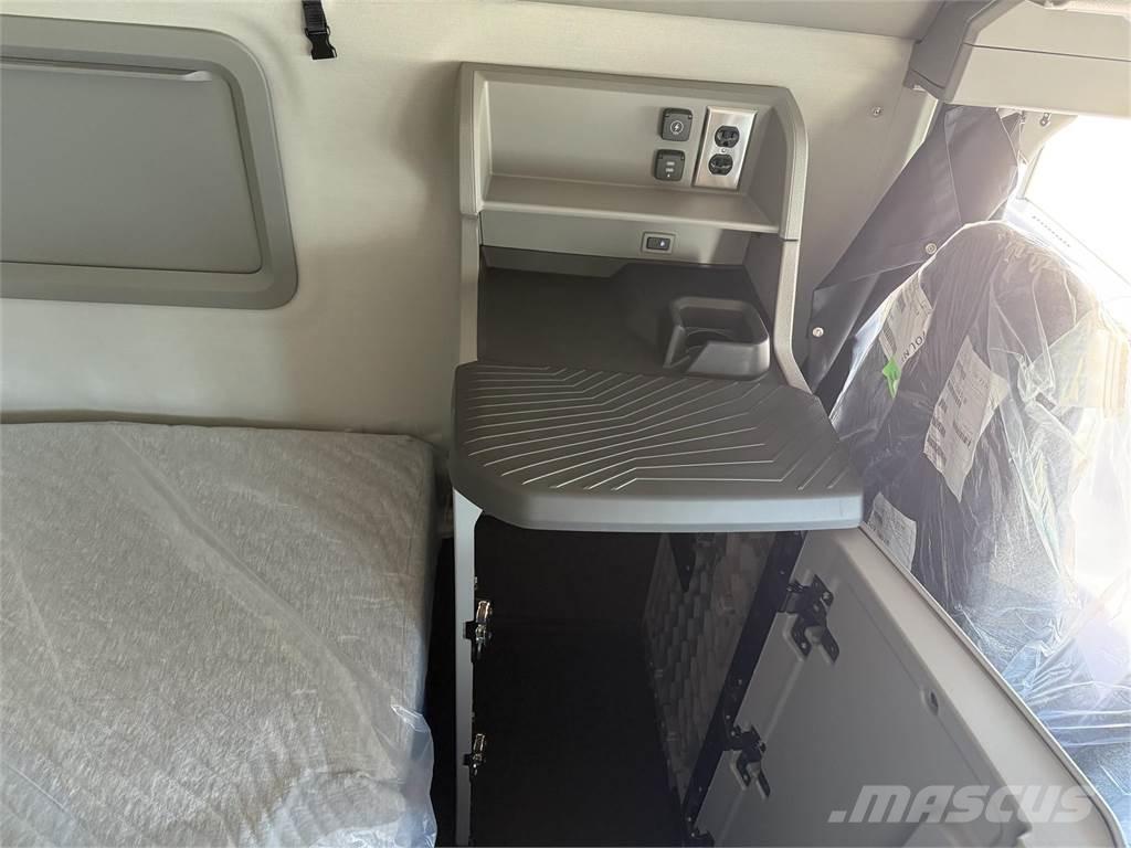 Volvo NEW VNL860 Trekkers