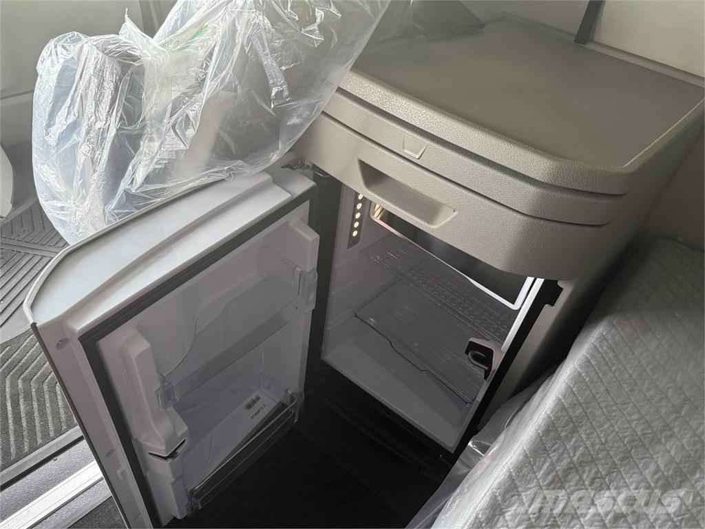 Volvo NEW VNL860 Trekkers