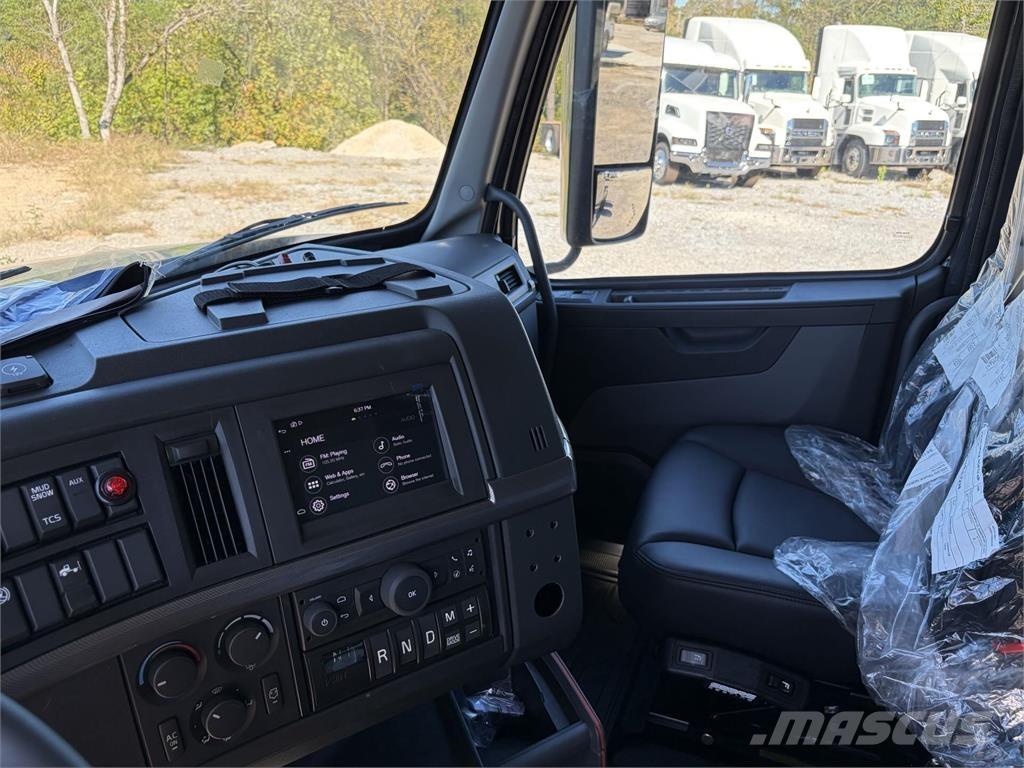 Volvo VAH64600 Vrachtwagen met containersysteem