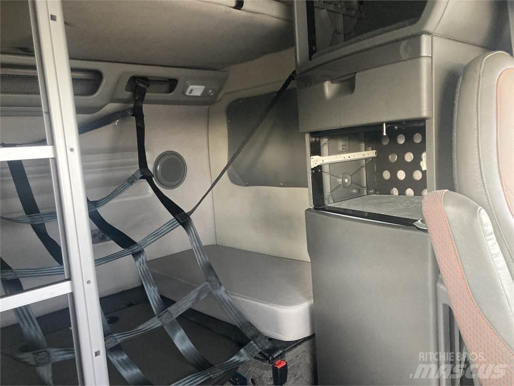 Volvo VN Trekkers