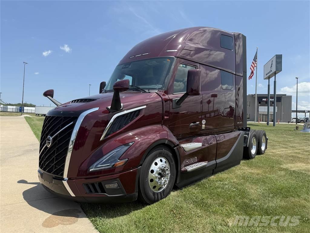 Volvo VNL 860 Trekkers