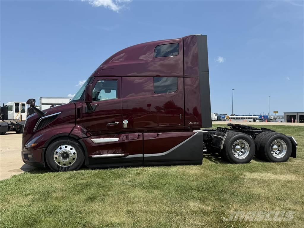 Volvo VNL 860 Trekkers