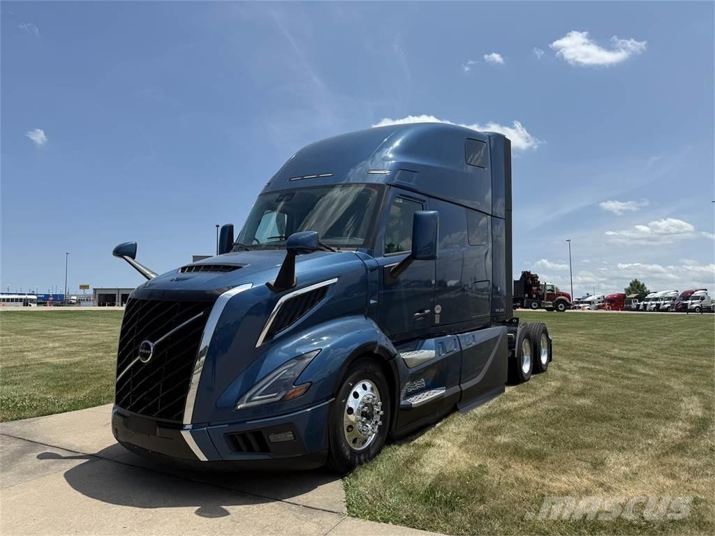 Volvo VNL 860 Trekkers