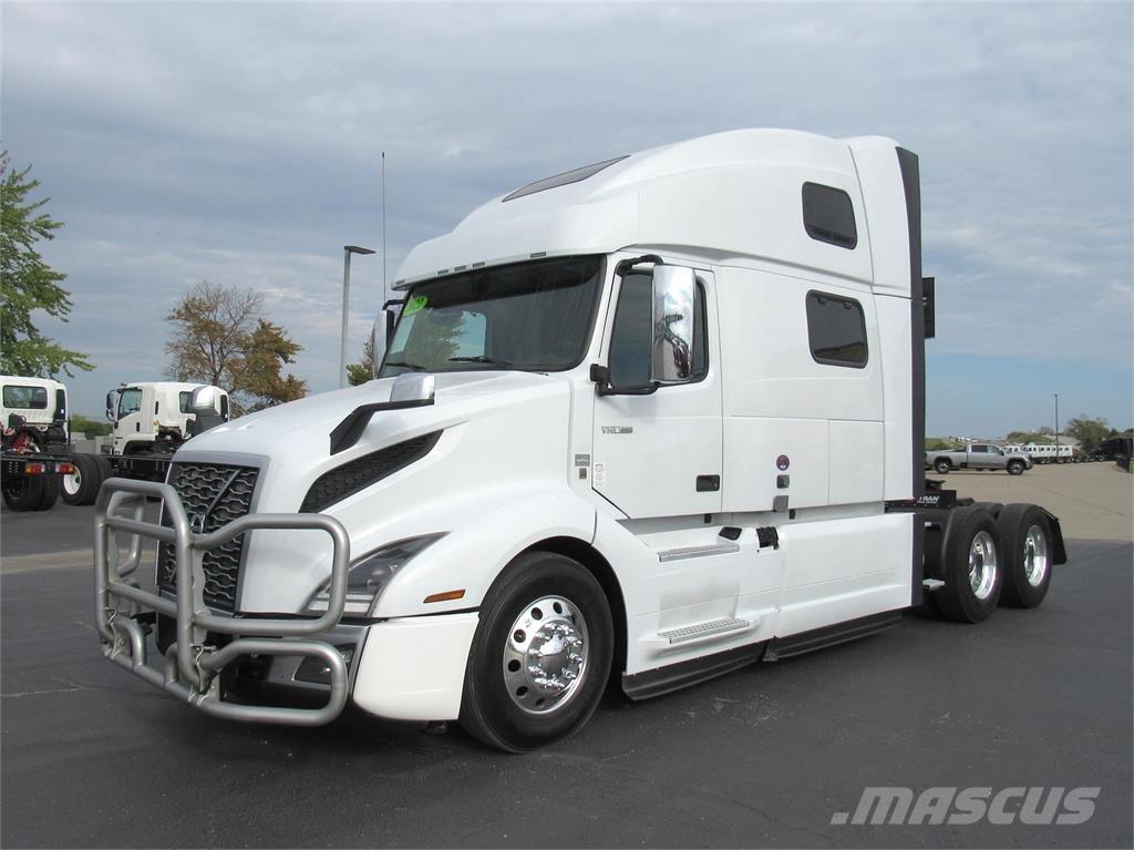 Volvo VNL 860 Trekkers