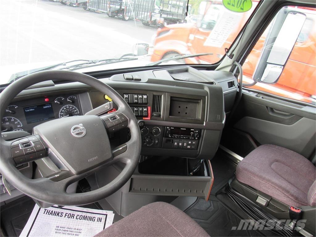 Volvo VNL 860 Trekkers