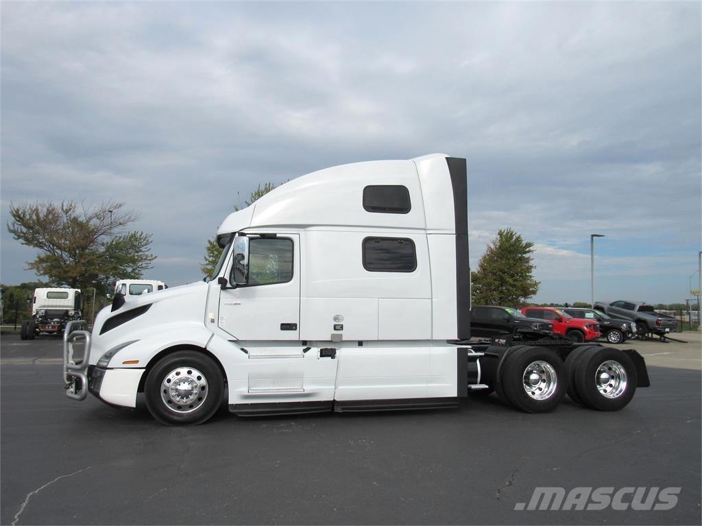 Volvo VNL 860 Trekkers