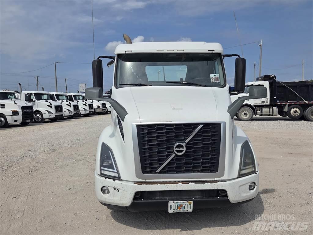 Volvo VNL64T300 Trekkers