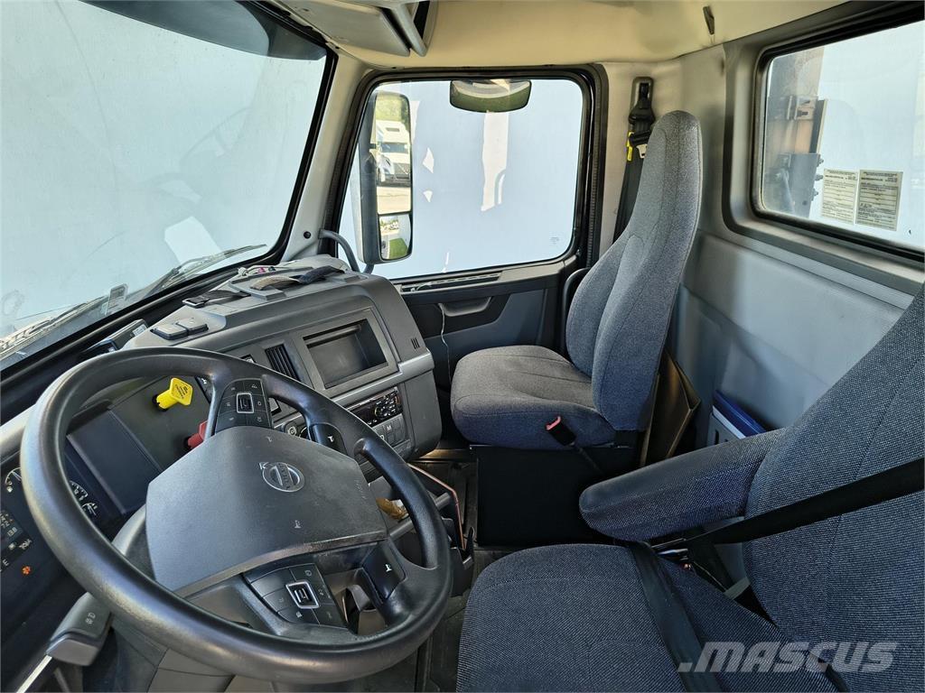 Volvo VNL64T300 Trekkers