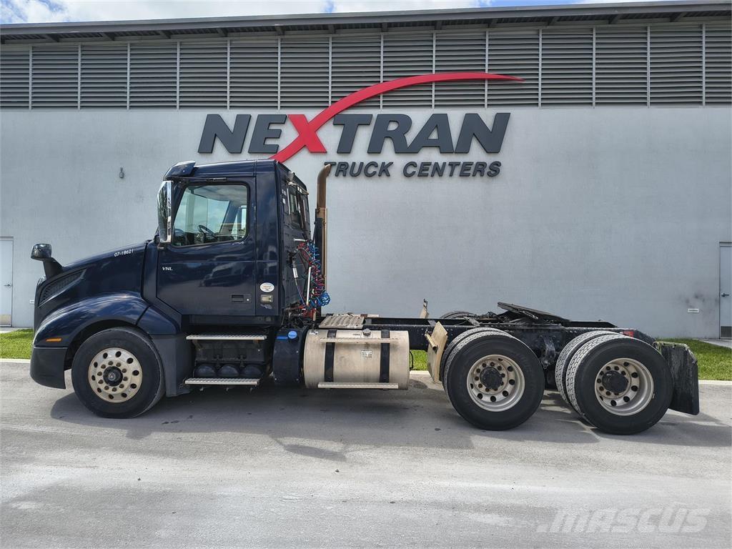 Volvo VNL64T300 Trekkers