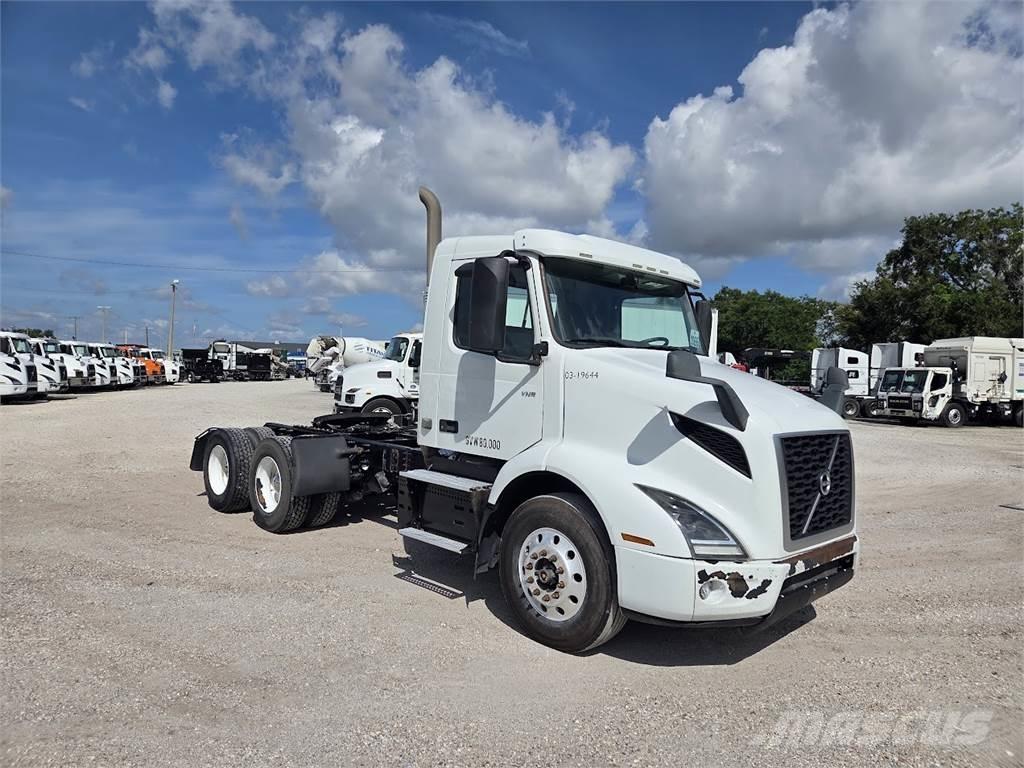 Volvo VNL64T300 Trekkers