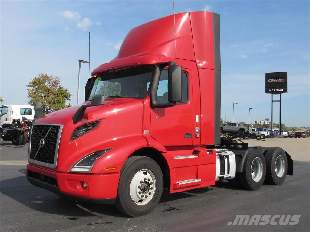 Volvo VNL64T300 Trekkers