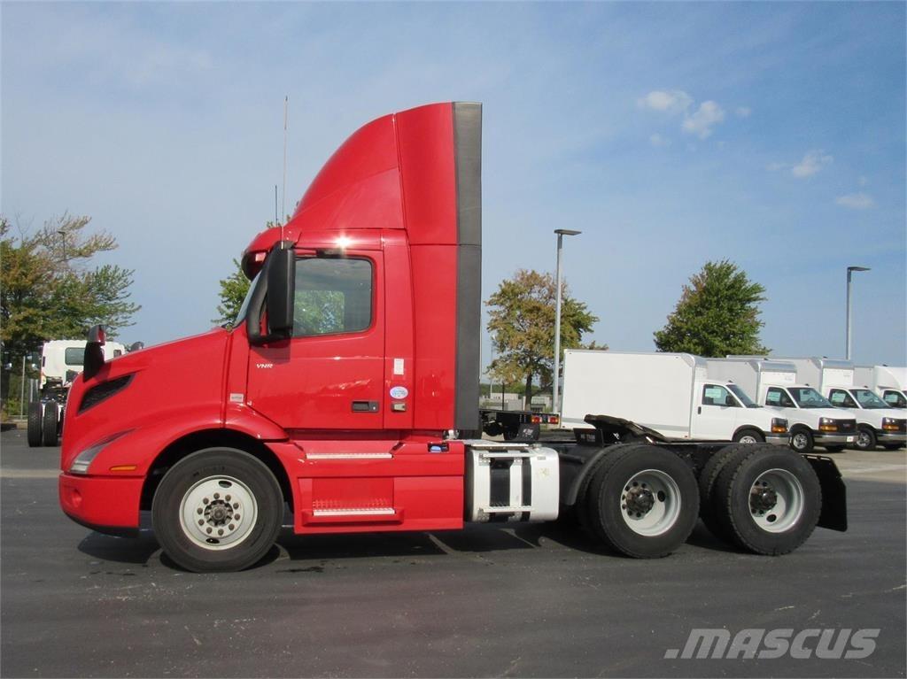 Volvo VNL64T300 Trekkers