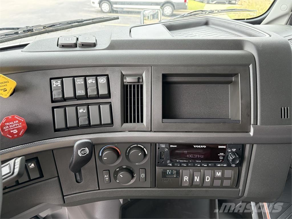 Volvo VNL64T740 Trekkers