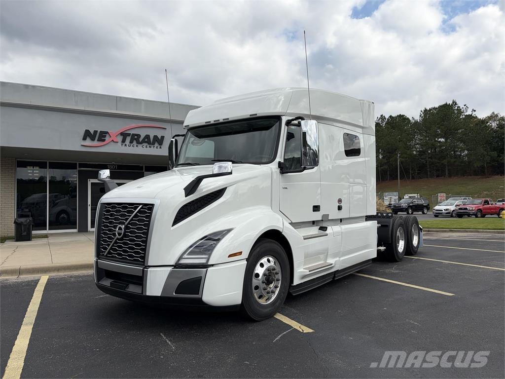 Volvo VNL64T740 Trekkers