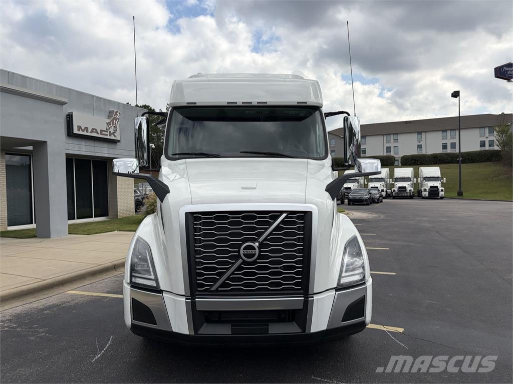 Volvo VNL64T740 Trekkers