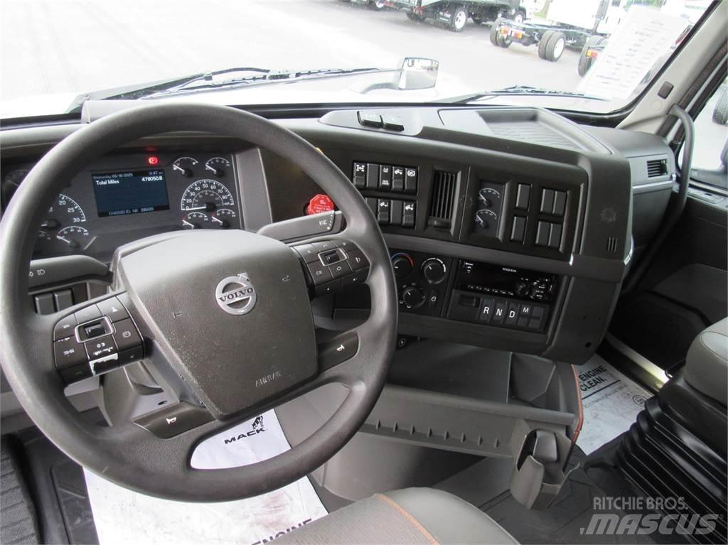 Volvo VNL64T760 Trekkers