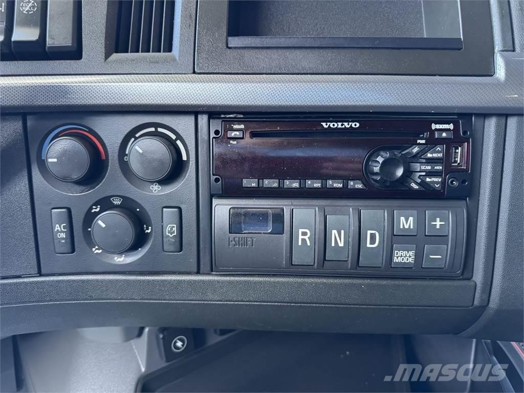 Volvo VNL64T760 Trekkers