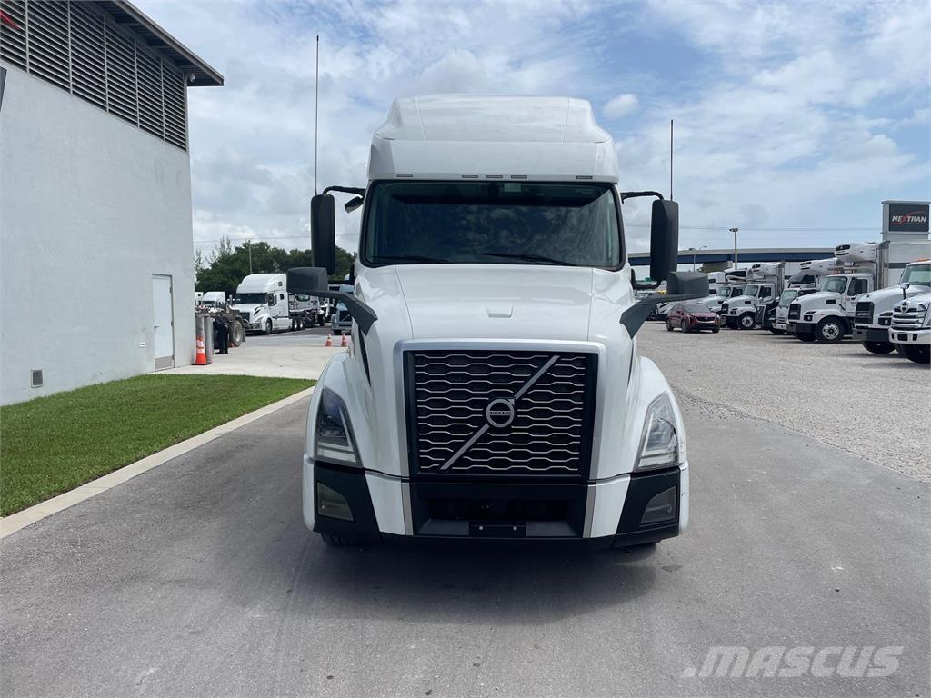 Volvo VNL64T760 Trekkers