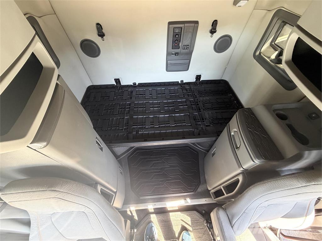 Volvo VNL64T760 Trekkers