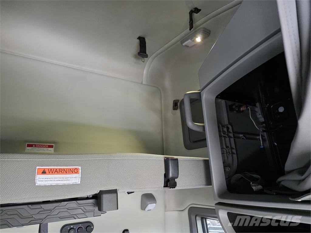 Volvo VNL64T760 Trekkers