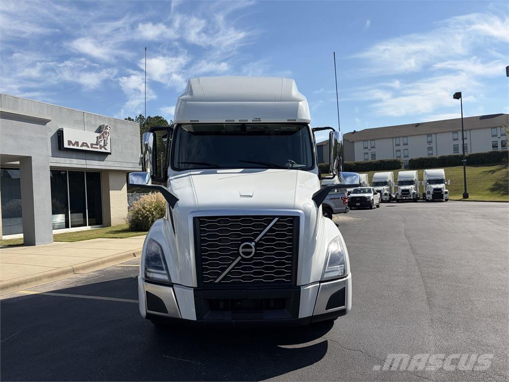 Volvo VNL64T760 Trekkers