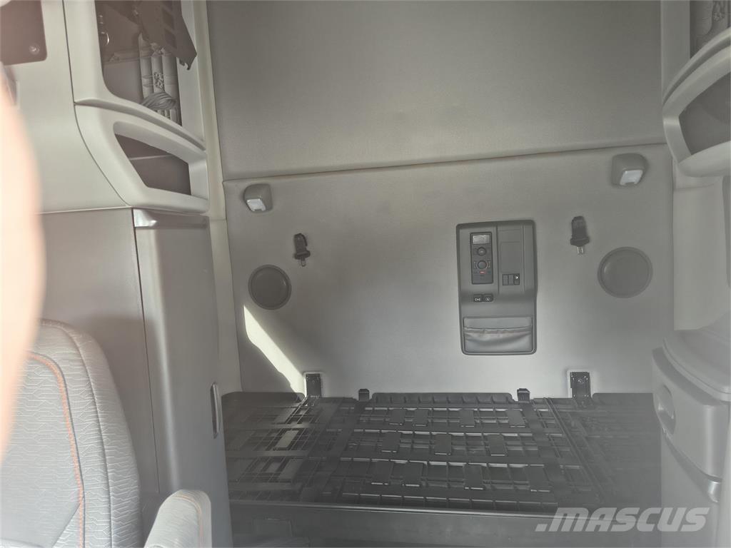 Volvo VNL64T760 Trekkers